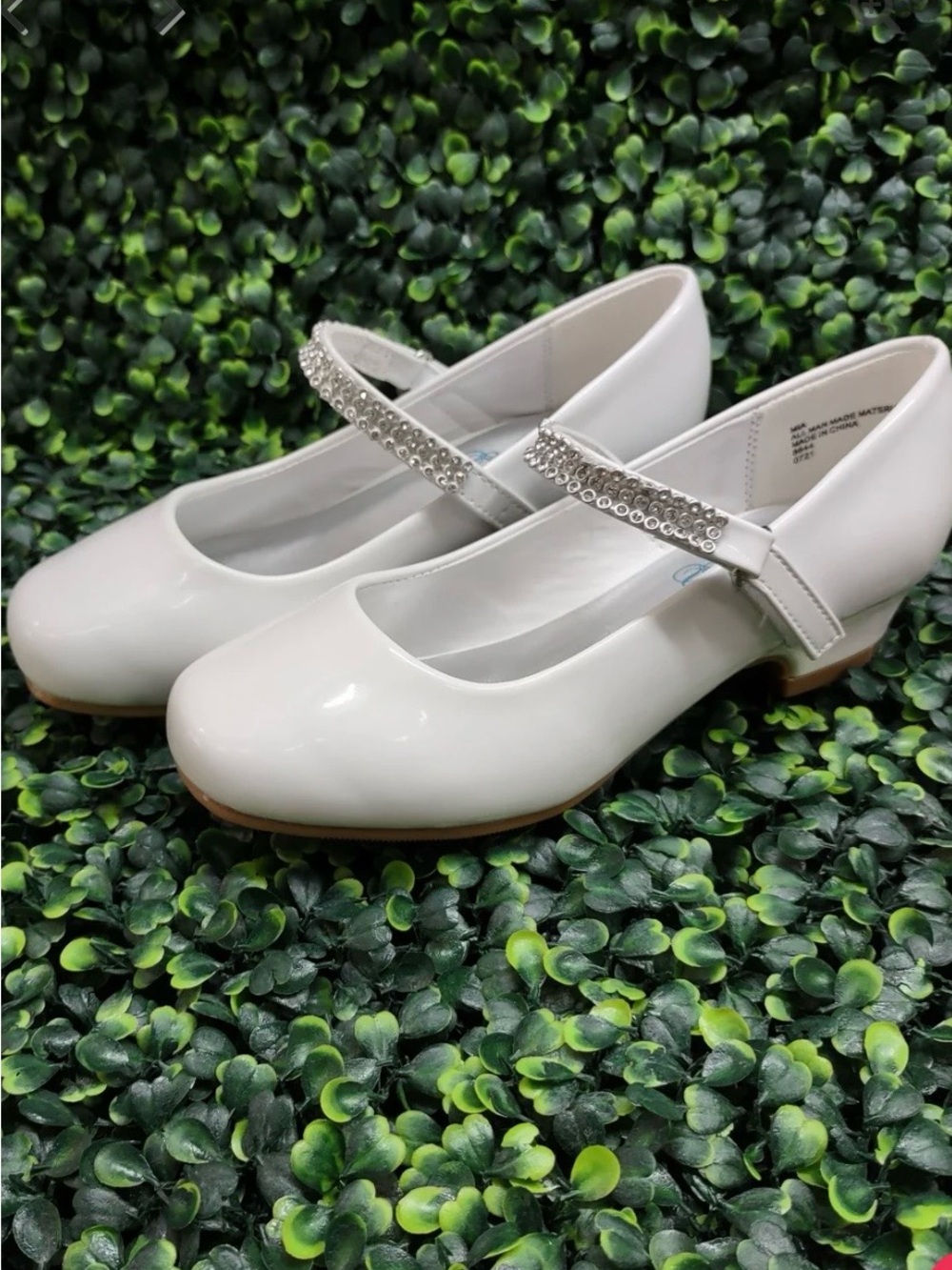 Classic White Girls Mary Jane Dress Shoes with Rhinestone Strap